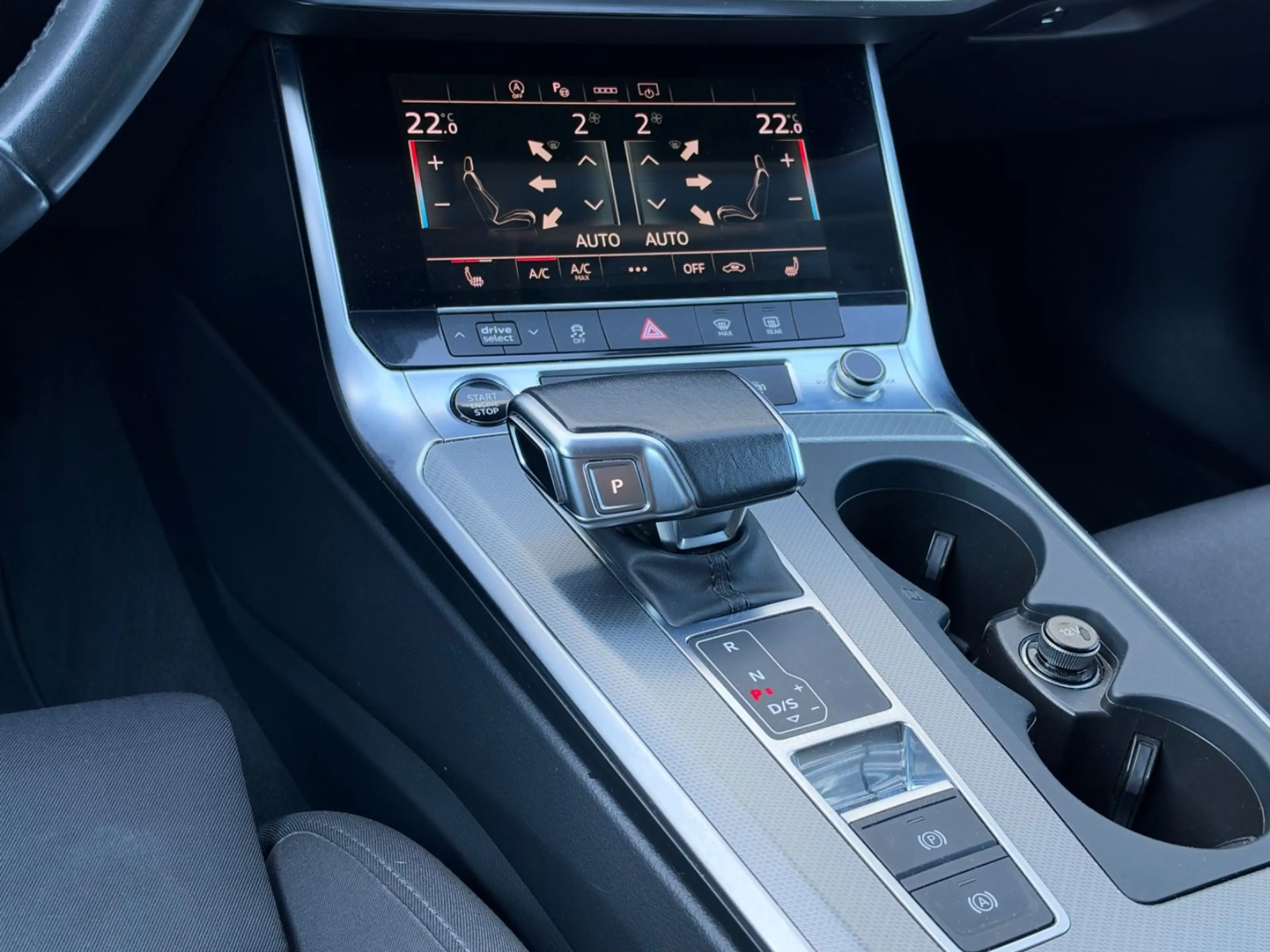 Audi A6 Avant 40 TDI quattro sport AHK — photo 11