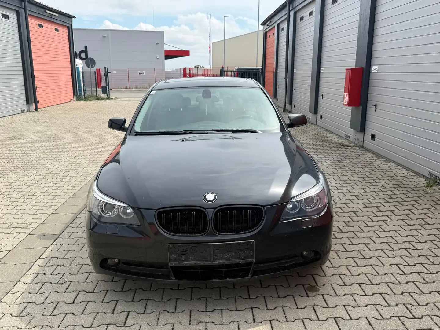 BMW 520 520i Schwarz - 1