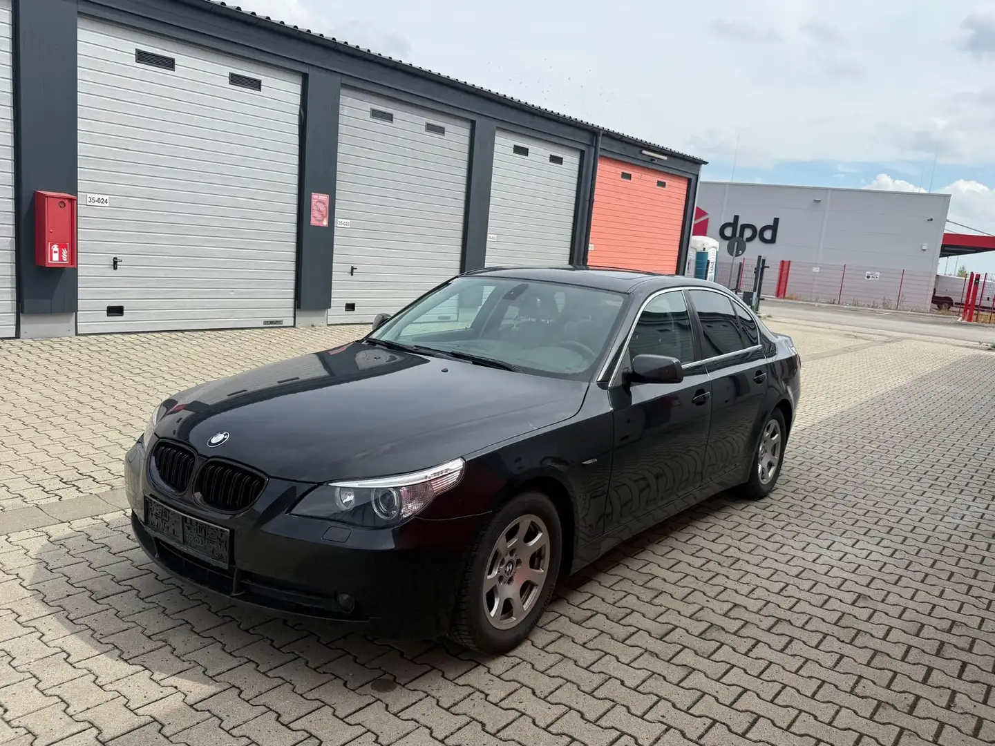 BMW 520 520i Schwarz - 2