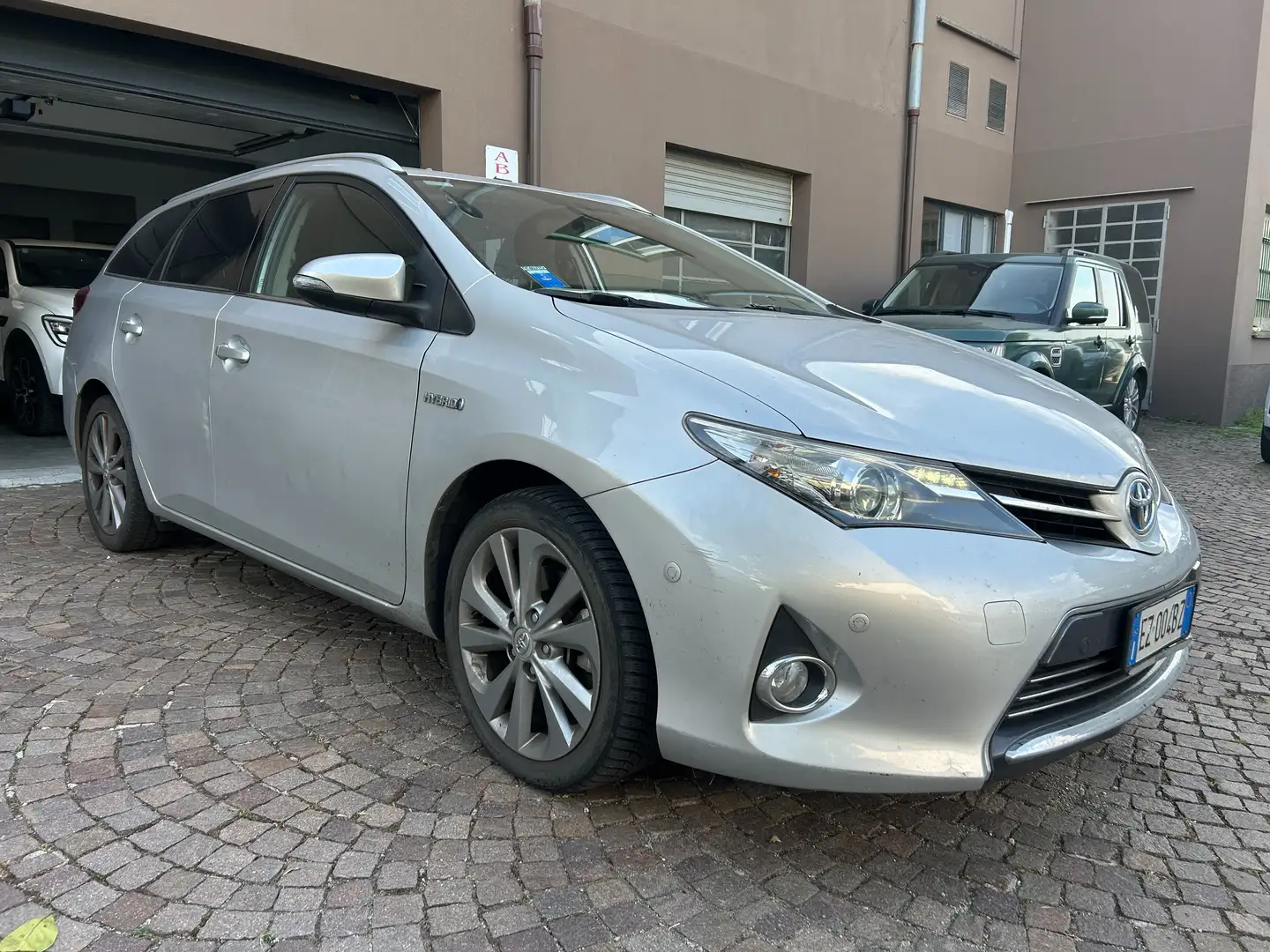 Toyota Auris Auris II  Sport Touring Sport 1.8 hybrid Lounge Argento - 2