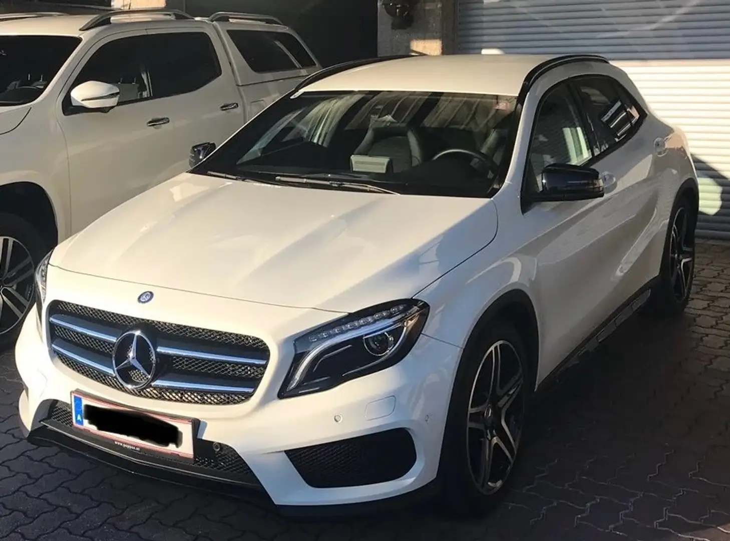 Mercedes-Benz GLA 180 d / AMG LINE / NIGHT PAKET Weiß - 1