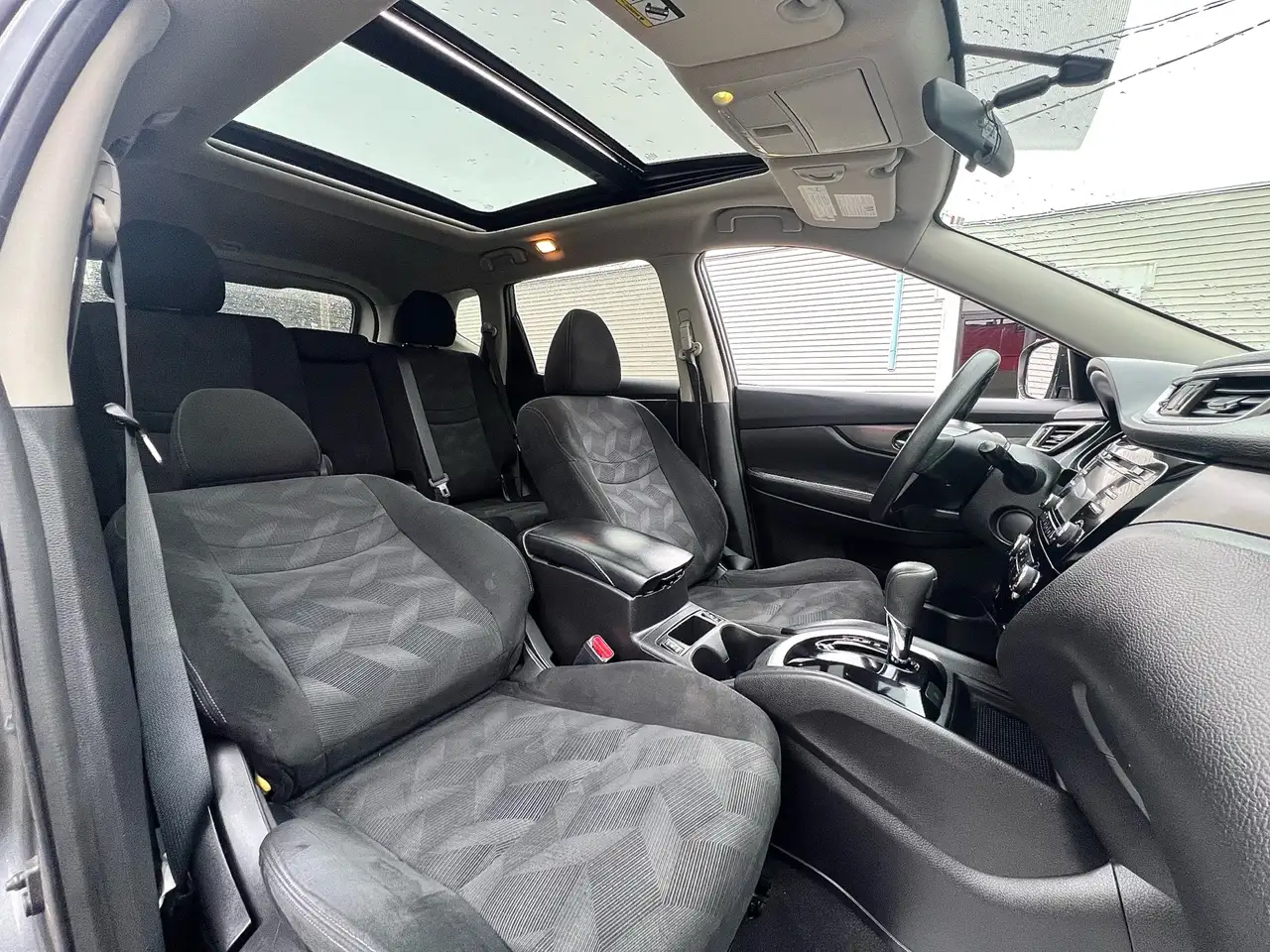 Nissan Rogue снимка Nissan Rogue