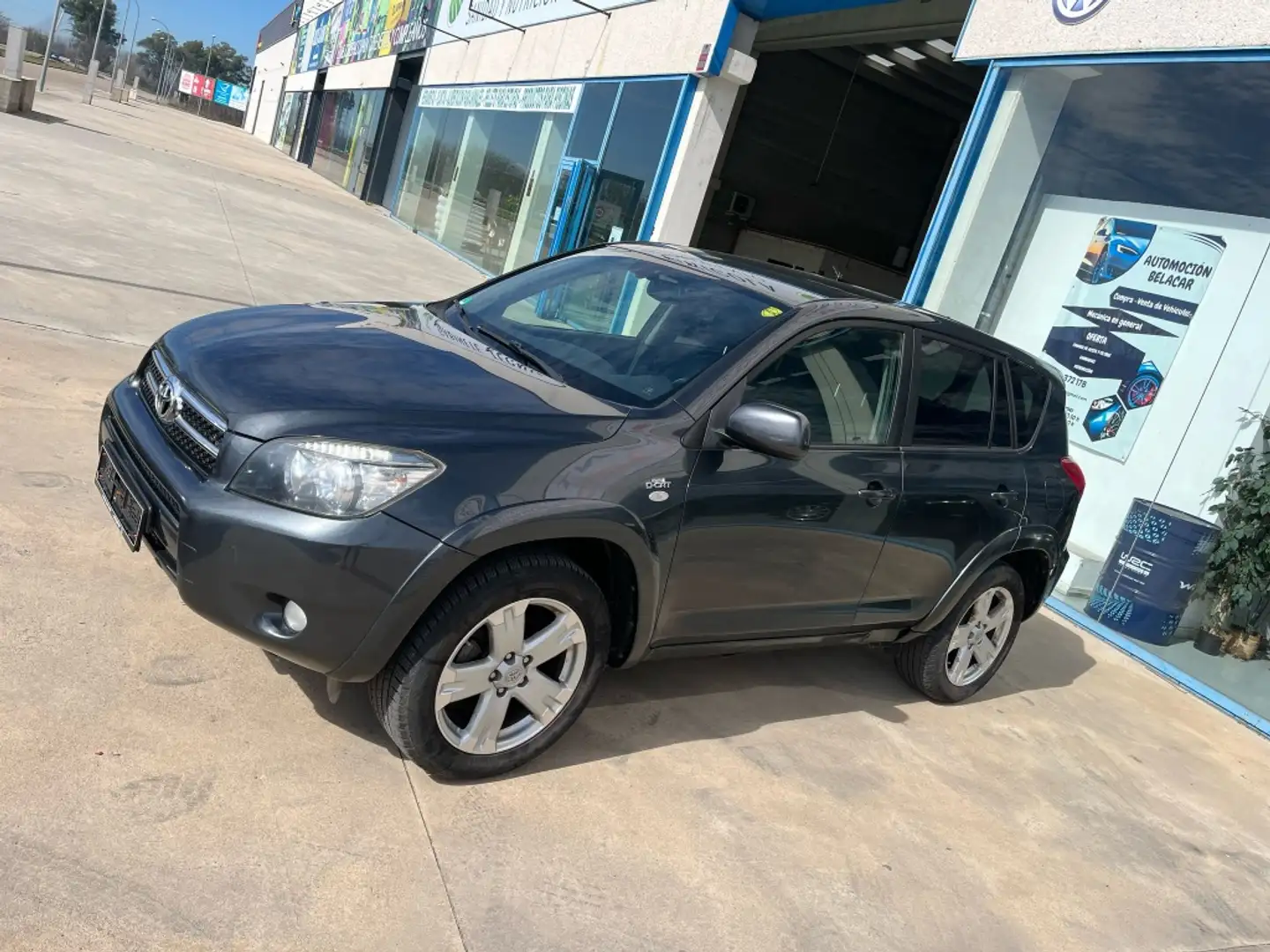 Toyota RAV 4 2.2D-4D Premium Gris - 1