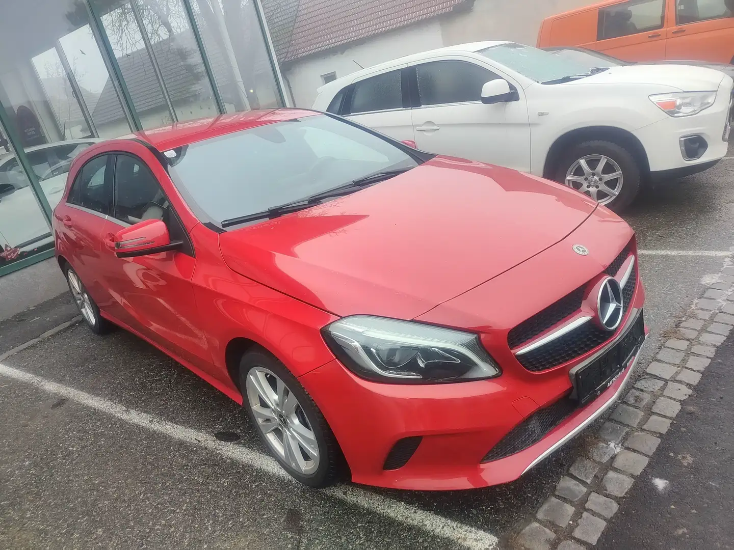 Mercedes-Benz A 180 A 180 d Aut. Rot - 2