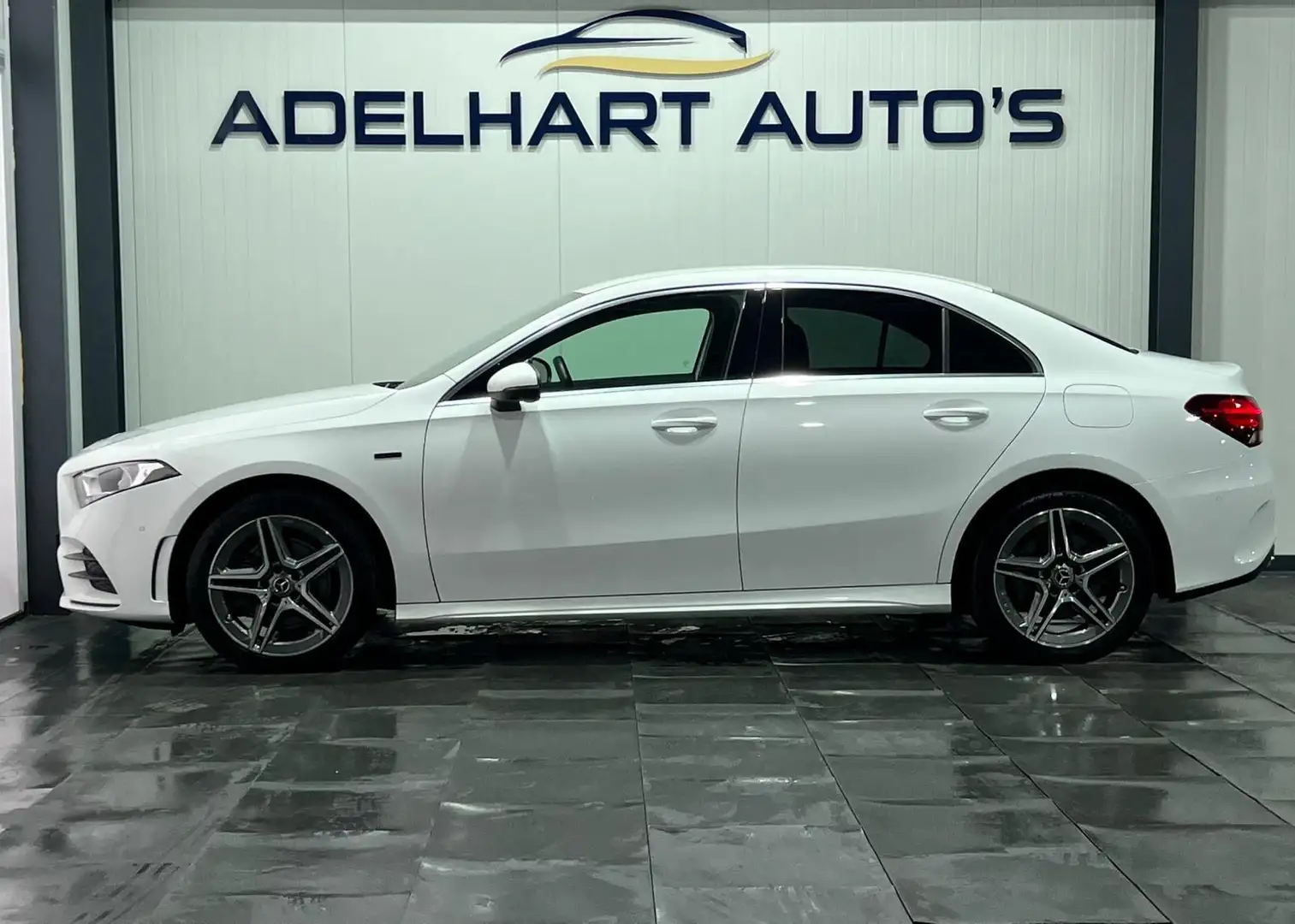 Mercedes-Benz A 250 e AMG Premium Automaat / Navigatie full map / Came Wit - 2