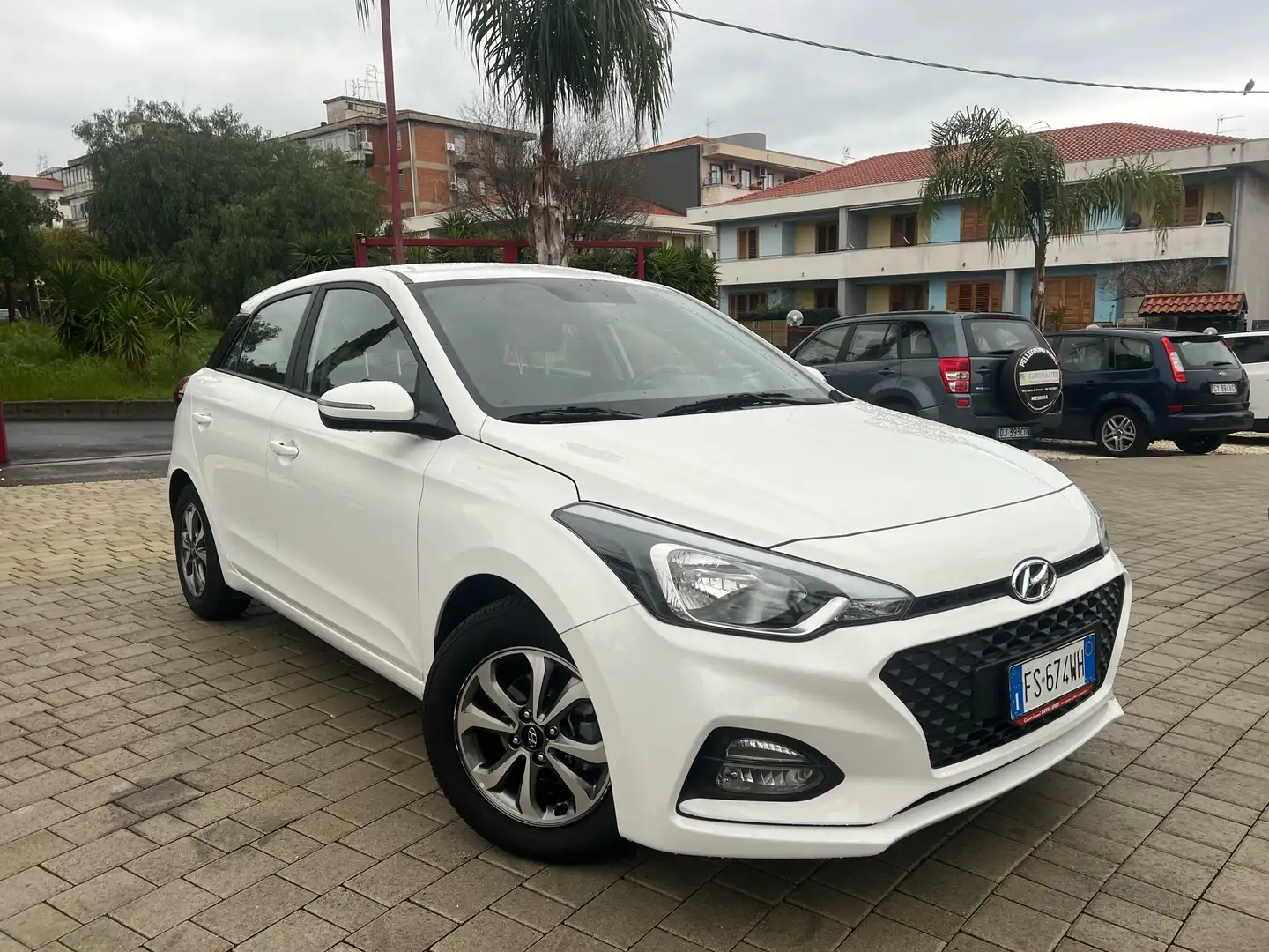 Hyundai i20 5p 1.2 Connect Line 75cv White - 2