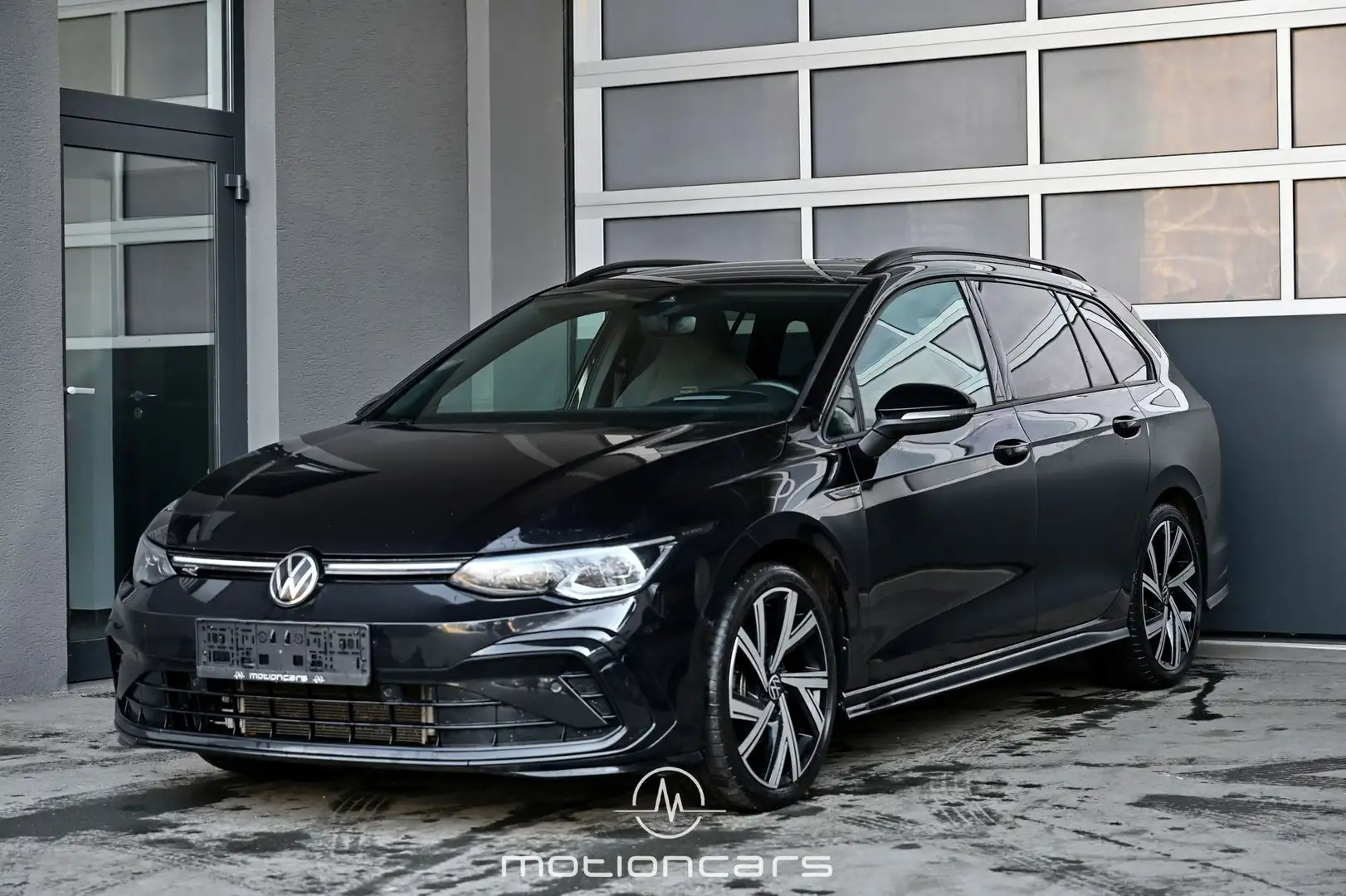 Volkswagen Golf VIII R-Line Variant TSI DSG EXP € 21.733,- Schwarz - 1