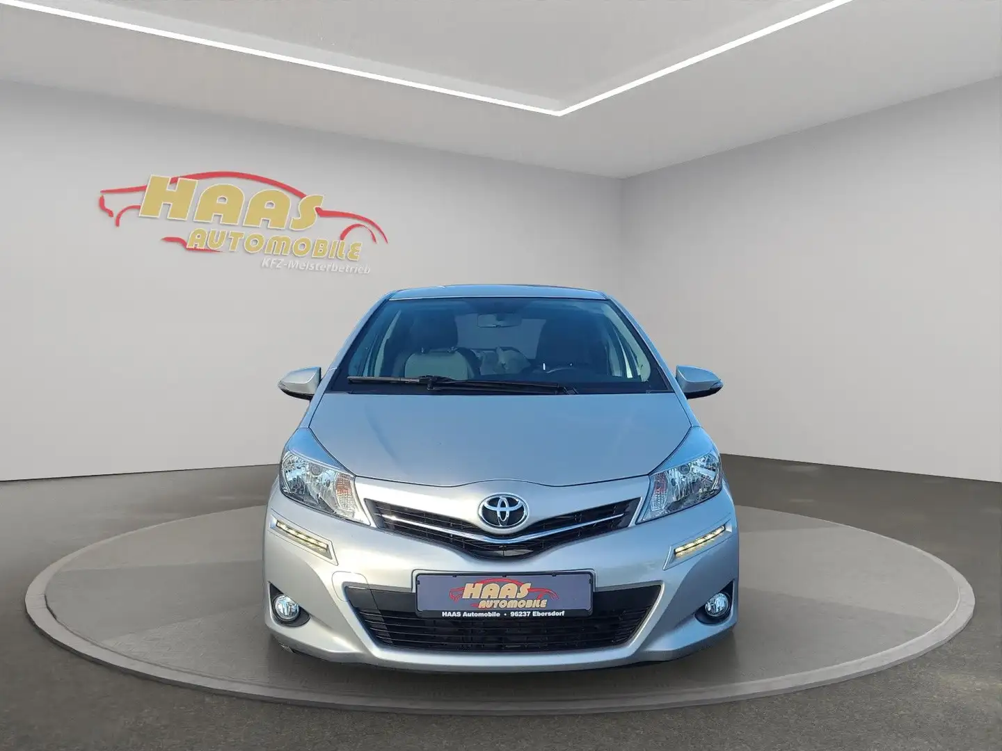 Toyota Yaris Executive Automatik*Rückfahrkamera*1.Hand* Silber - 2