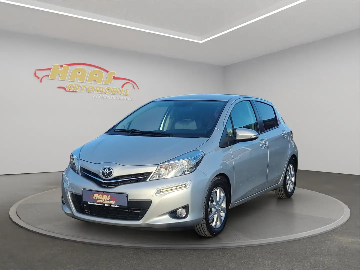 Toyota Yaris Executive Automatik*Rückfahrkamera*1.Hand* Silber - 1