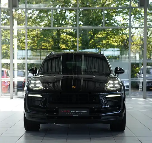 Porsche Macan view 4