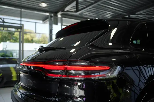 Porsche Macan view 15