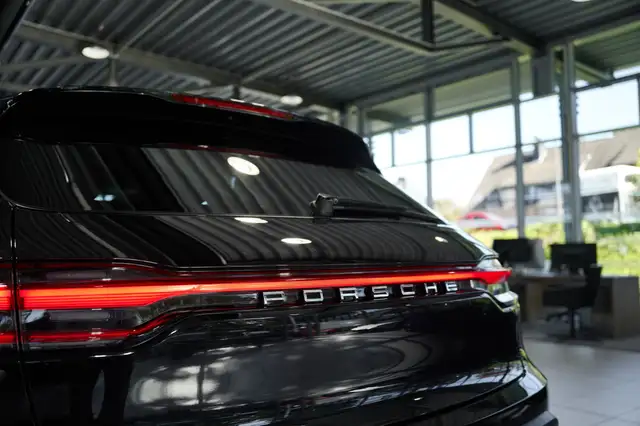 Porsche Macan view 14