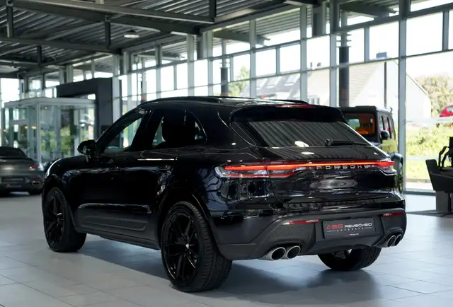 Porsche Macan view 10
