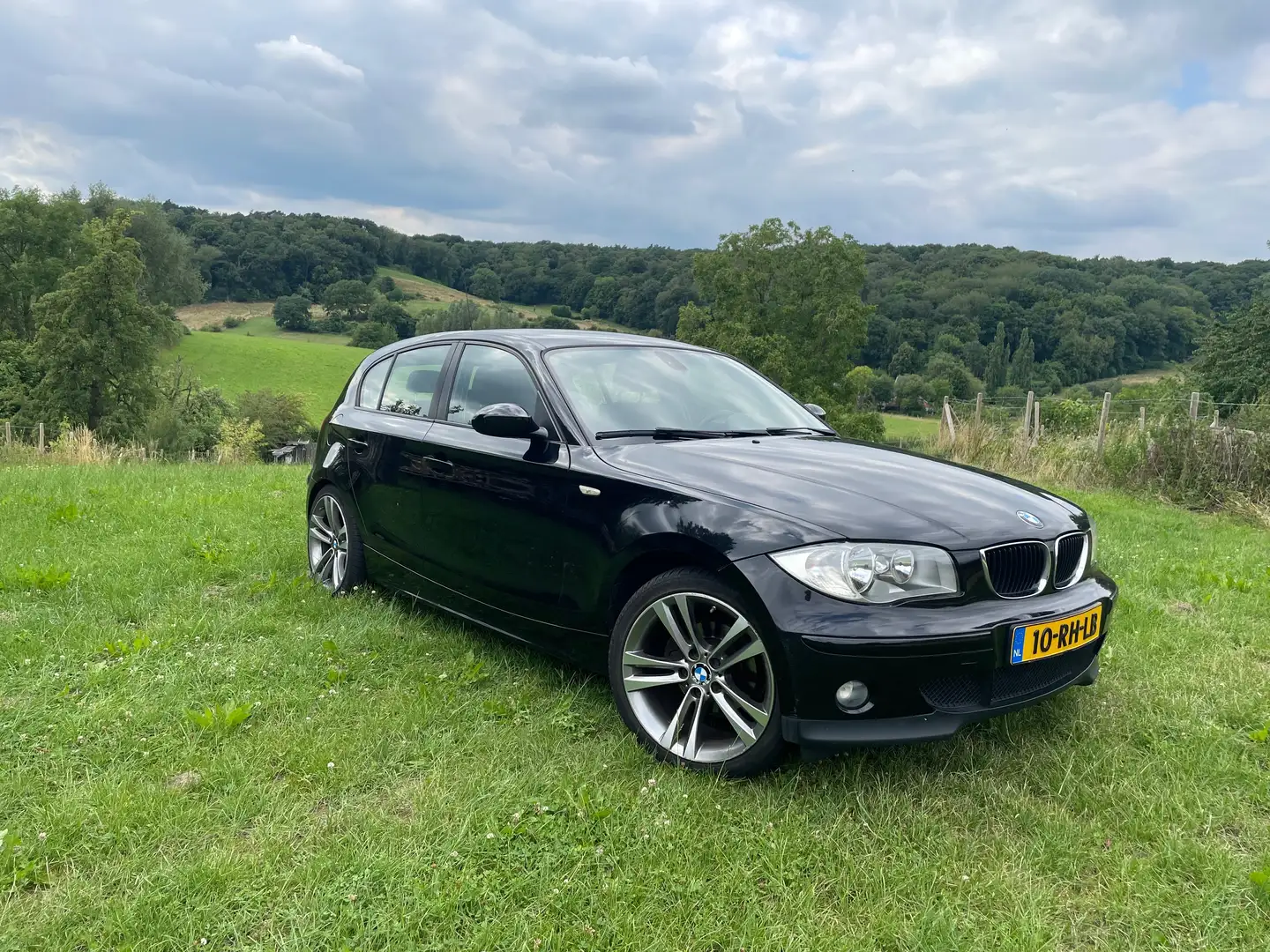 BMW 118 118 118i High Executive Zwart - 1