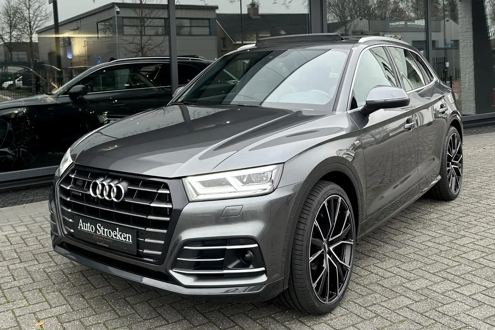 Audi Q5 50 TFSIe Quattro S-Line Virtual Pano Lucht Matrix Gris - 2