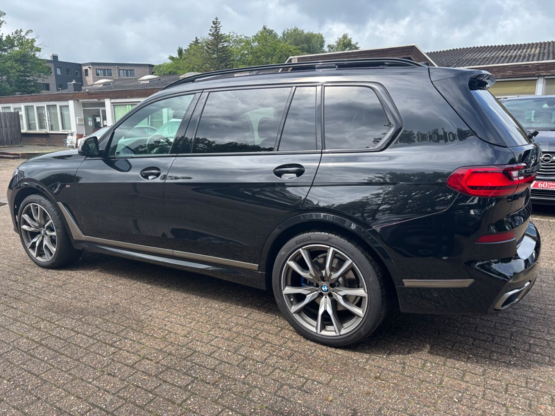 BMW X7 M50d M-Paket 7 Sitze Laser Pano TV *Voll* — photo 3