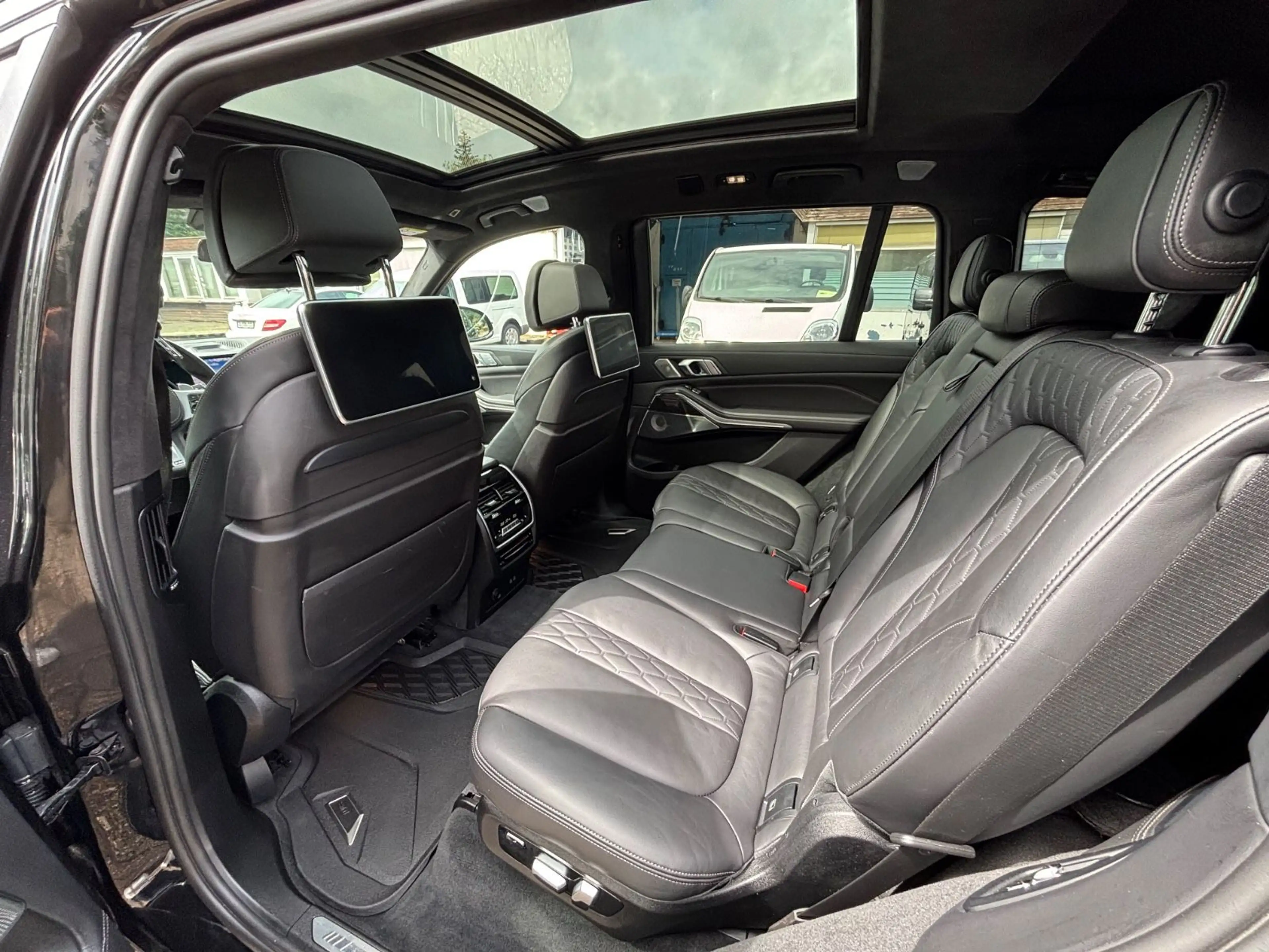 BMW X7 M50d M-Paket 7 Sitze Laser Pano TV *Voll* — photo 9