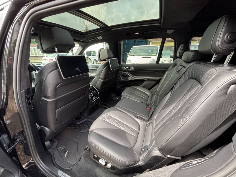BMW X7 M50d M-Paket 7 Sitze Laser Pano TV *Voll* — photo 9