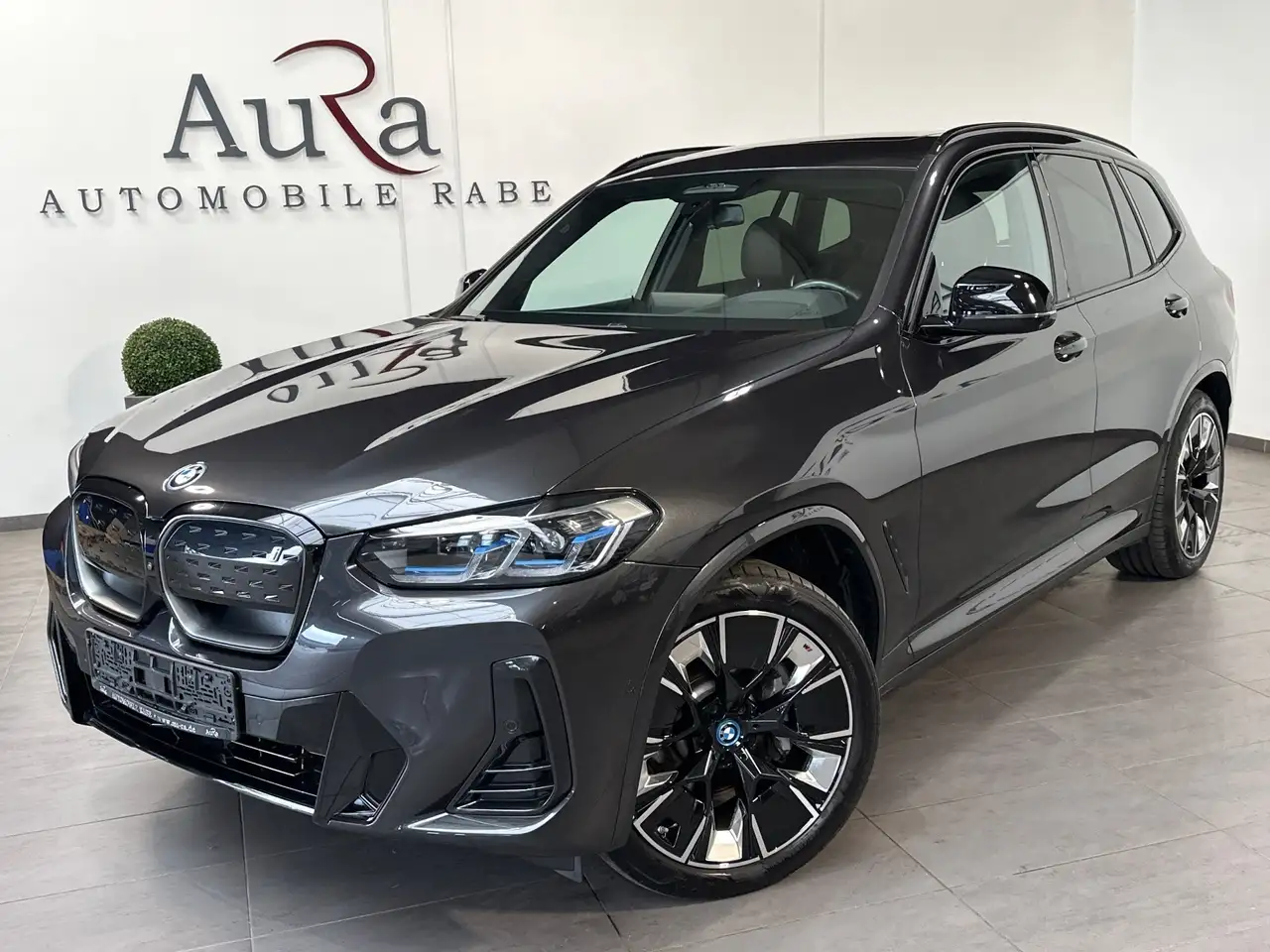 BMW iX3 Impressive NAV+LED+PANO+AHK+HUD+360°-KAM+20ZOLL