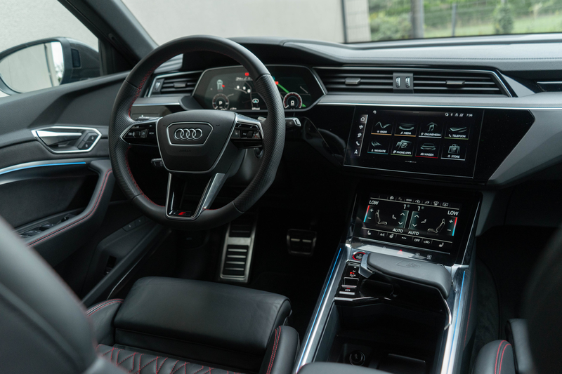 Audi SQ8 e-tron Quattro 371kW — photo 4
