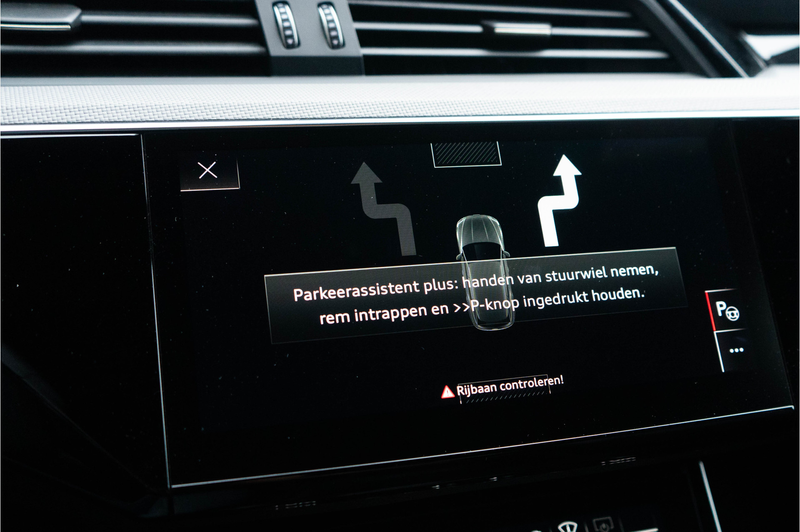 Audi SQ8 e-tron Quattro 371kW — photo 14