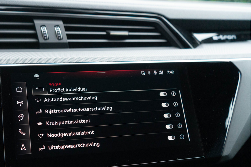 Audi SQ8 e-tron Quattro 371kW — photo 11