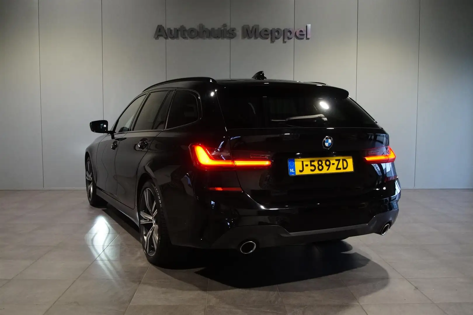 BMW 320 320d Sport Line | Appel Carplay | LED | PDC | HiFi Schwarz - 2