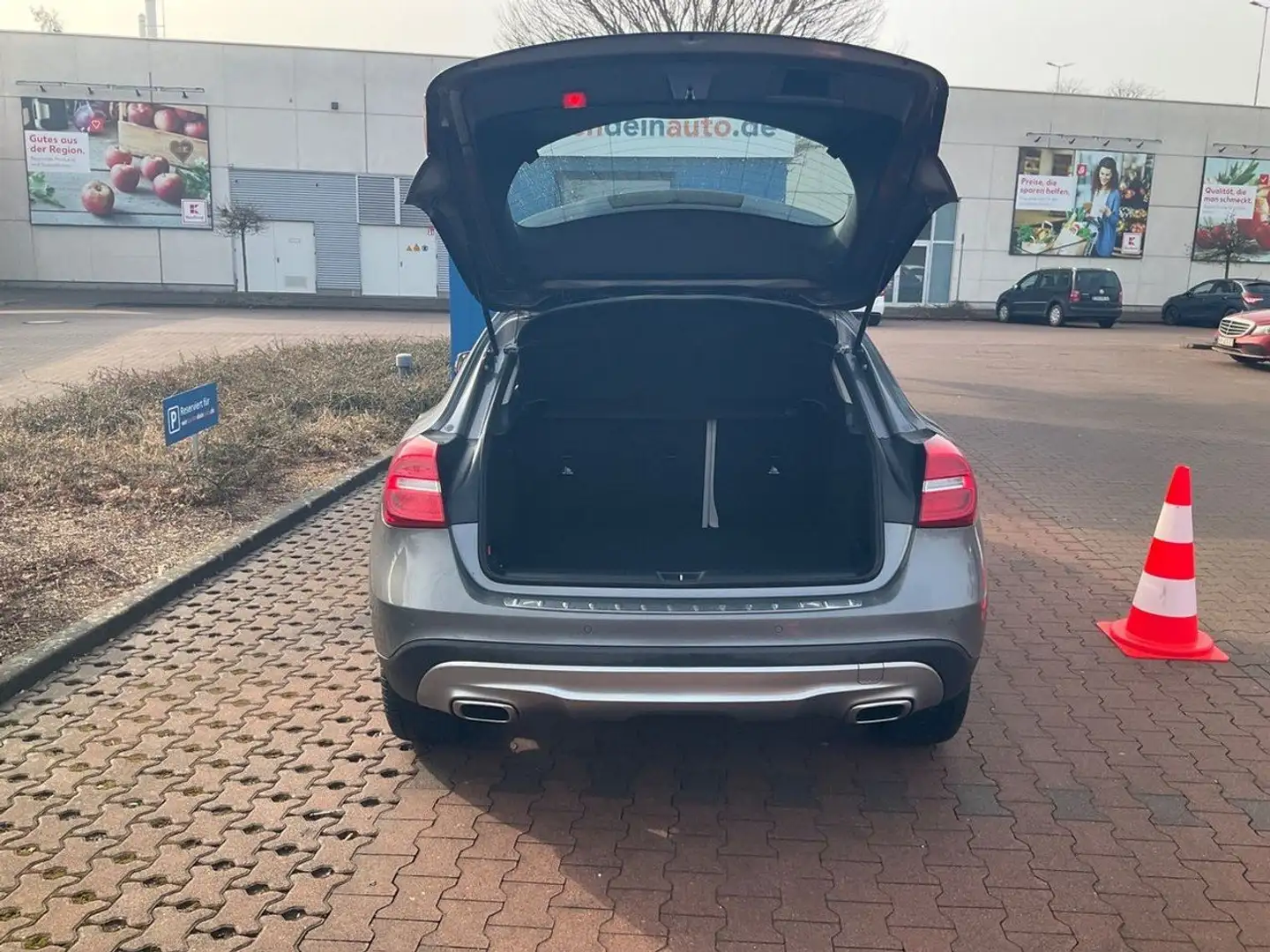 Mercedes-Benz GLA 200 GLA+200Urban Grau - 2