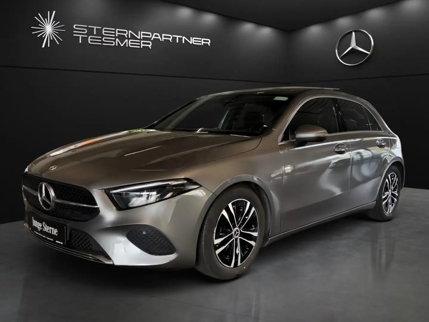 Mercedes-Benz A 200 Progressive - Kamera - Panorama - MBUX Grau - 2