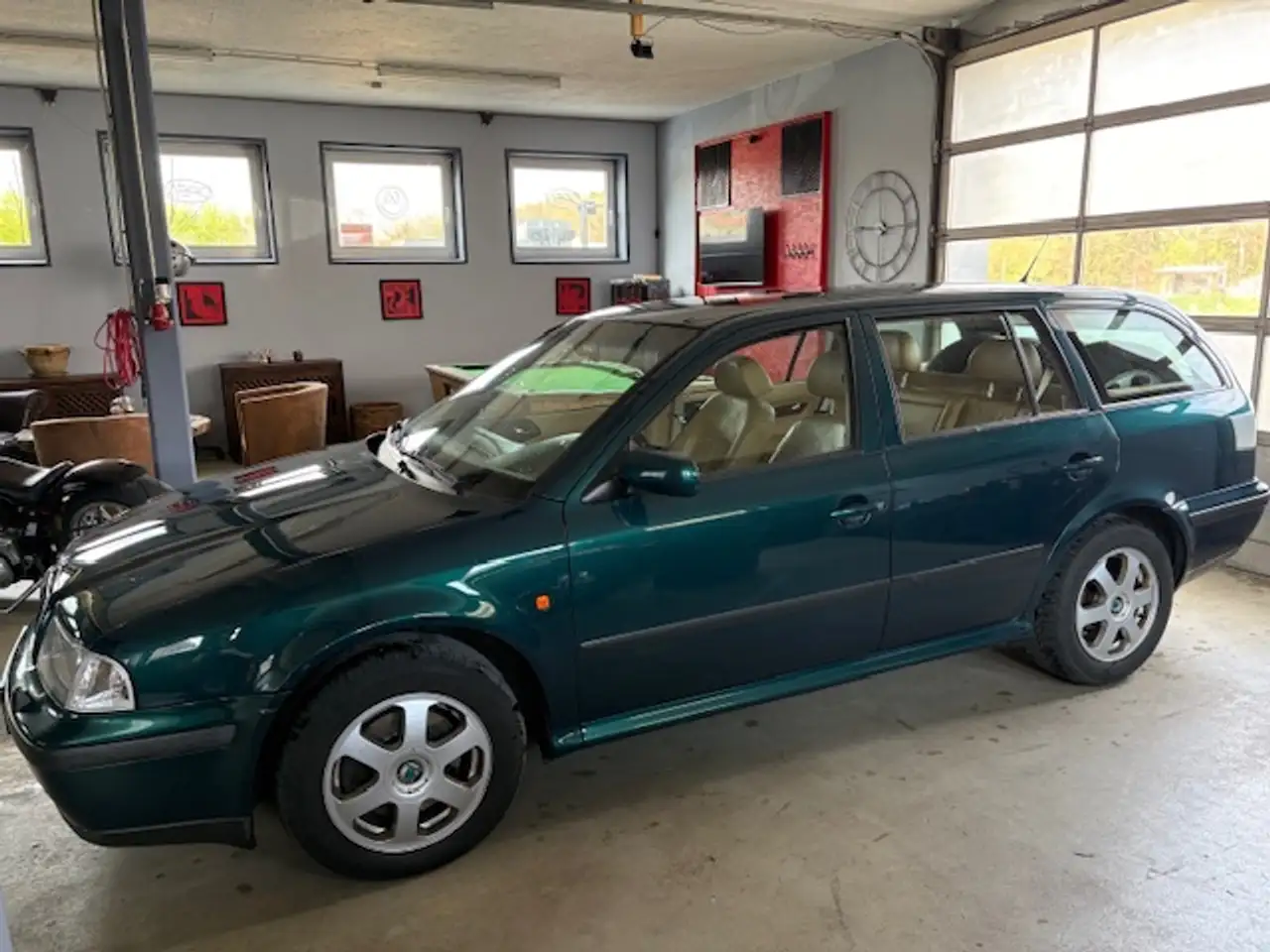Skoda Octavia 1.8 T Laurin & Klement~Leder~SHZ~Klima~Schiebedach, foto 3