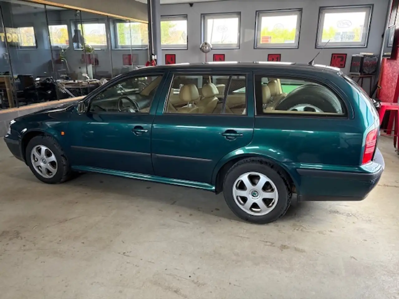 Skoda Octavia 1.8 T Laurin & Klement~Leder~SHZ~Klima~Schiebedach, foto 4