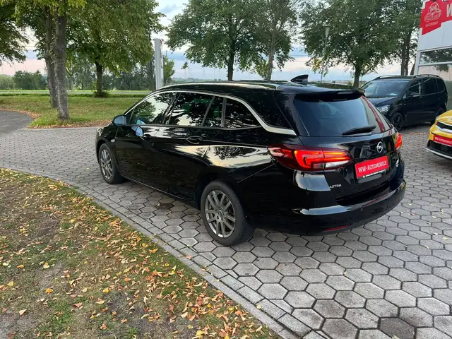 Opel Astra view 5