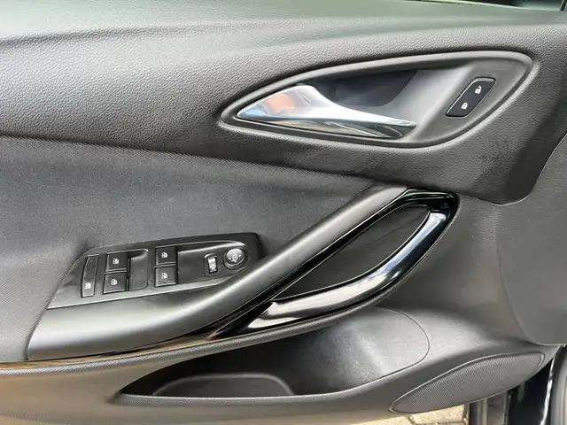 Opel Astra view 11