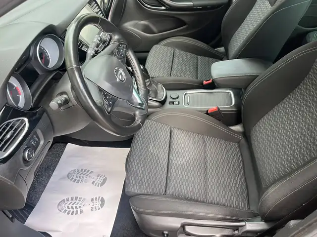 Opel Astra view 8