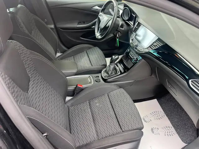 Opel Astra view 12