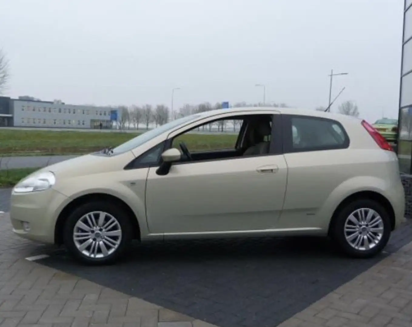 Fiat Punto 1.4 Edizione Prima Beżowy - 2