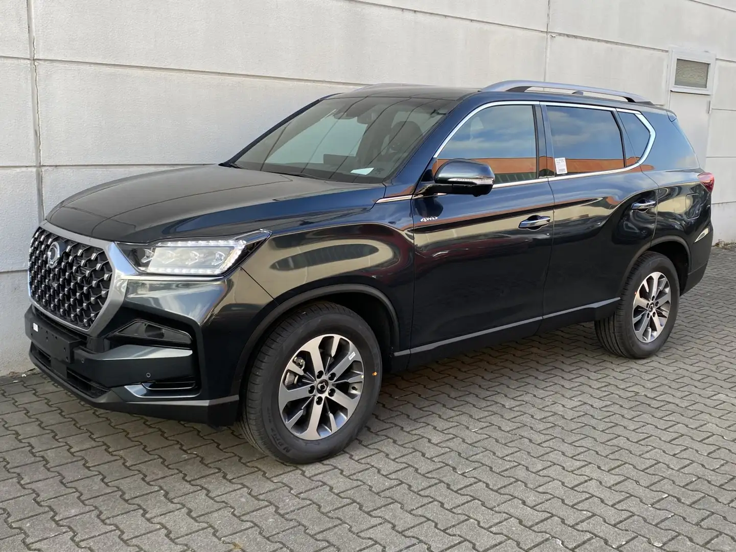 SsangYong Rexton 2,2 E-XDI 4WD 8AT MY25  Lux 3.5t AHL GSD ACC 360Ka Grau - 2