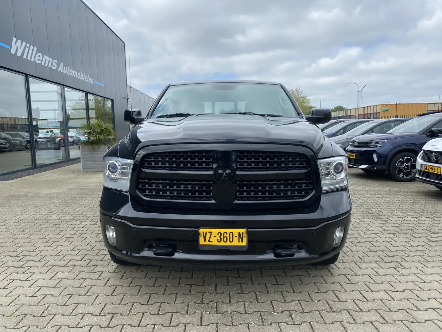 Dodge RAM 1500 5.7 V8 4x4 Quad Cab 6'4 Sport Laramie Camera, Zwart - 2