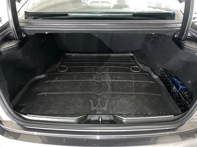 Maserati Quattroporte view 12