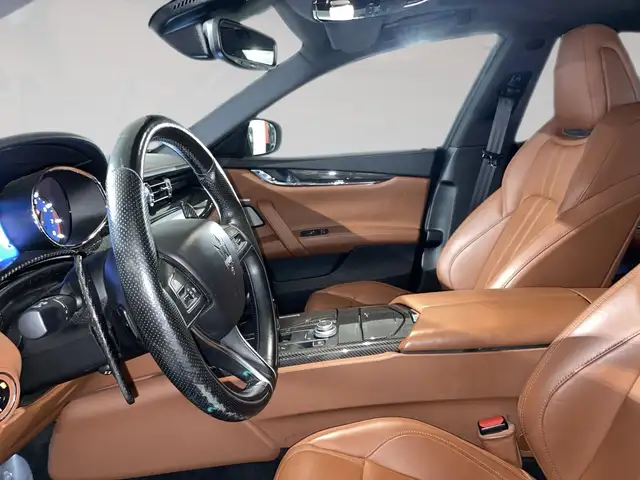 Maserati Quattroporte view 4
