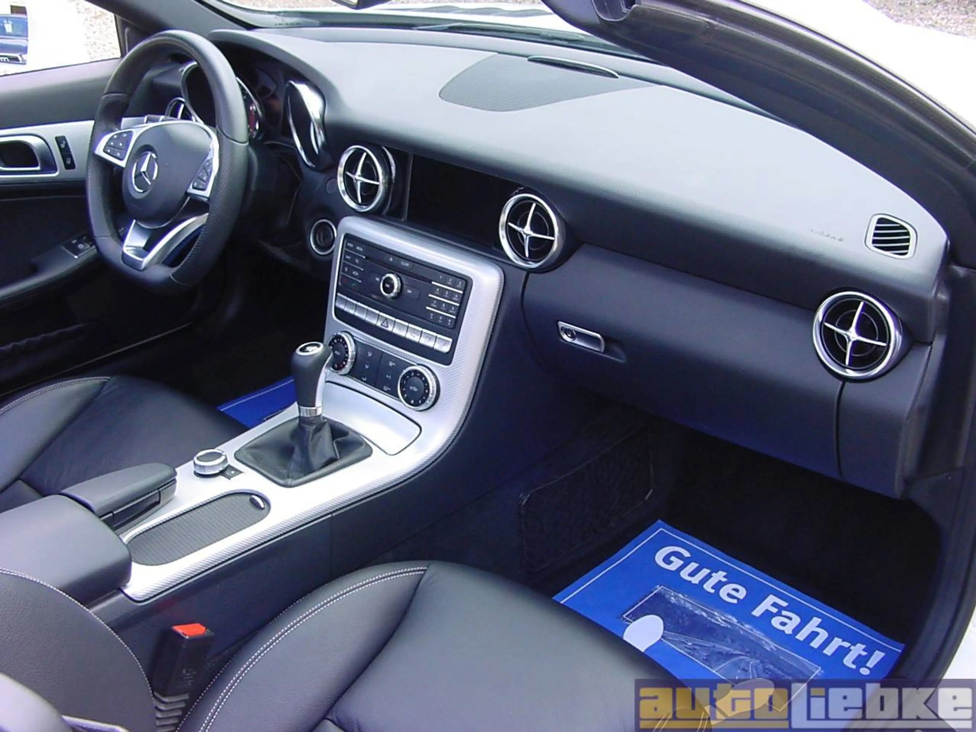 Mercedes-Benz SLC 180 LED,AIRSCARF,TW-A,LEDER,SHZ,PARK-ASS,BT,MB-SH! — photo 10