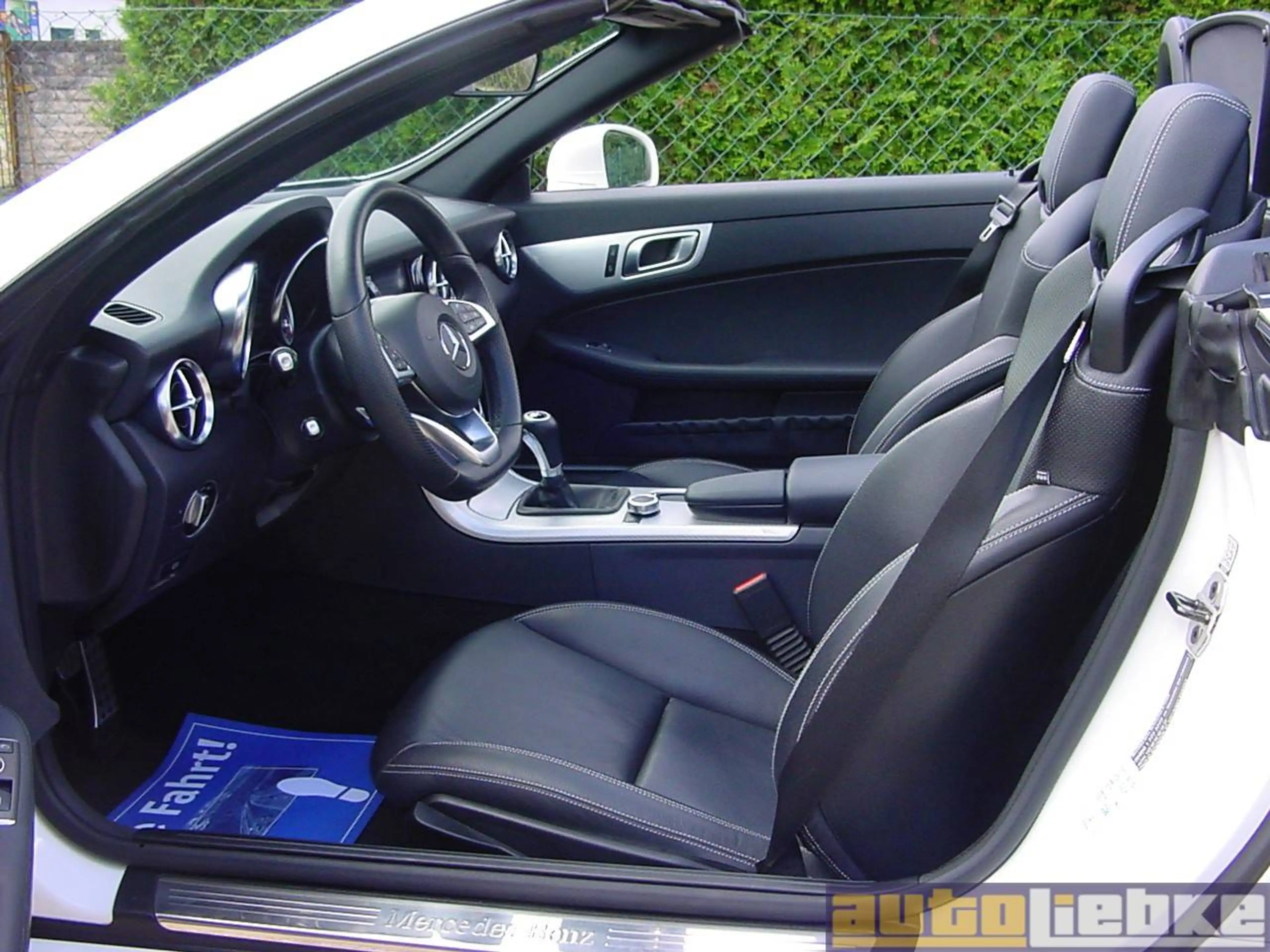 Mercedes-Benz SLC 180 LED,AIRSCARF,TW-A,LEDER,SHZ,PARK-ASS,BT,MB-SH! — photo 6