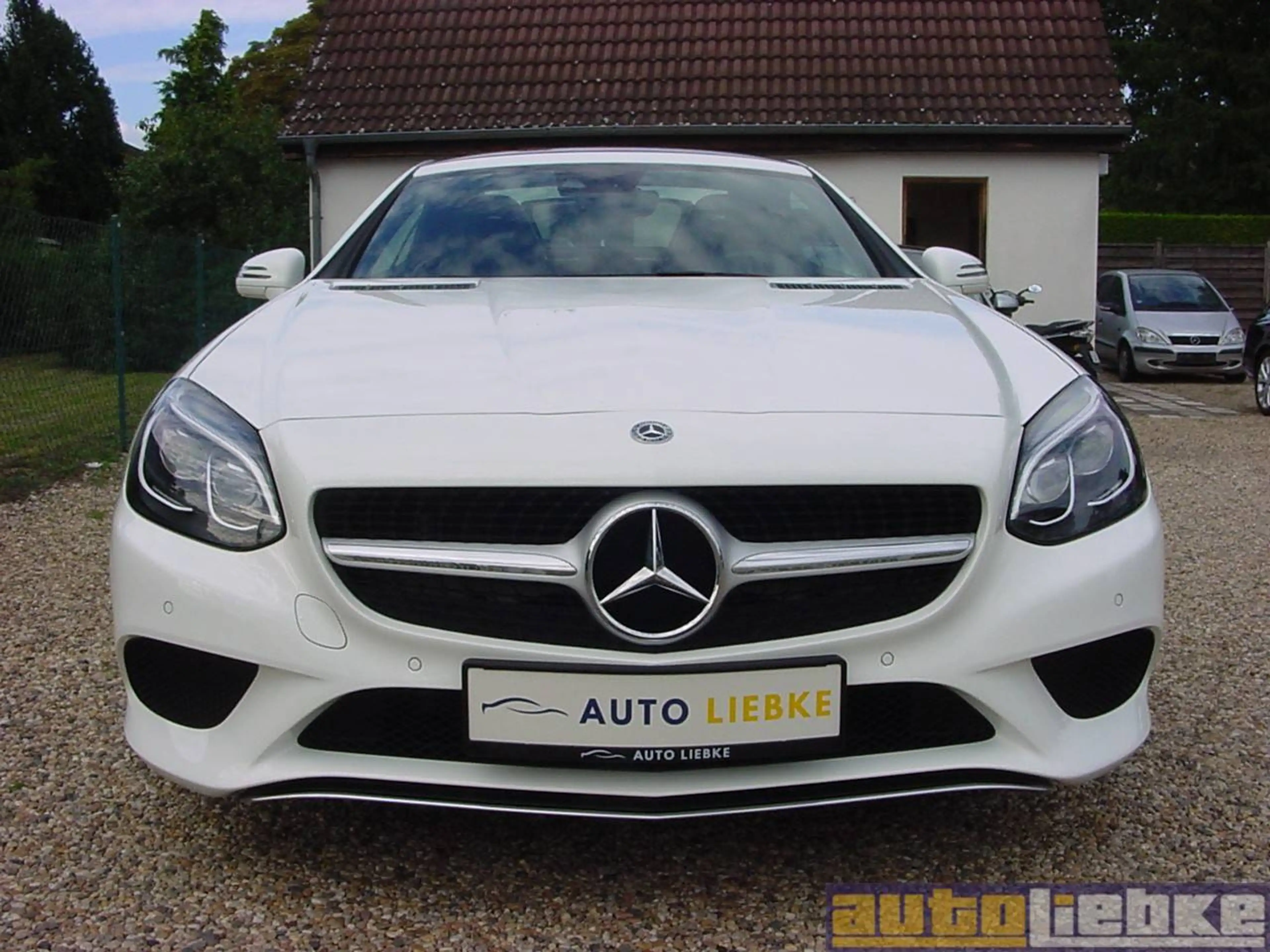 Mercedes-Benz SLC 180 LED,AIRSCARF,TW-A,LEDER,SHZ,PARK-ASS,BT,MB-SH! — photo 4