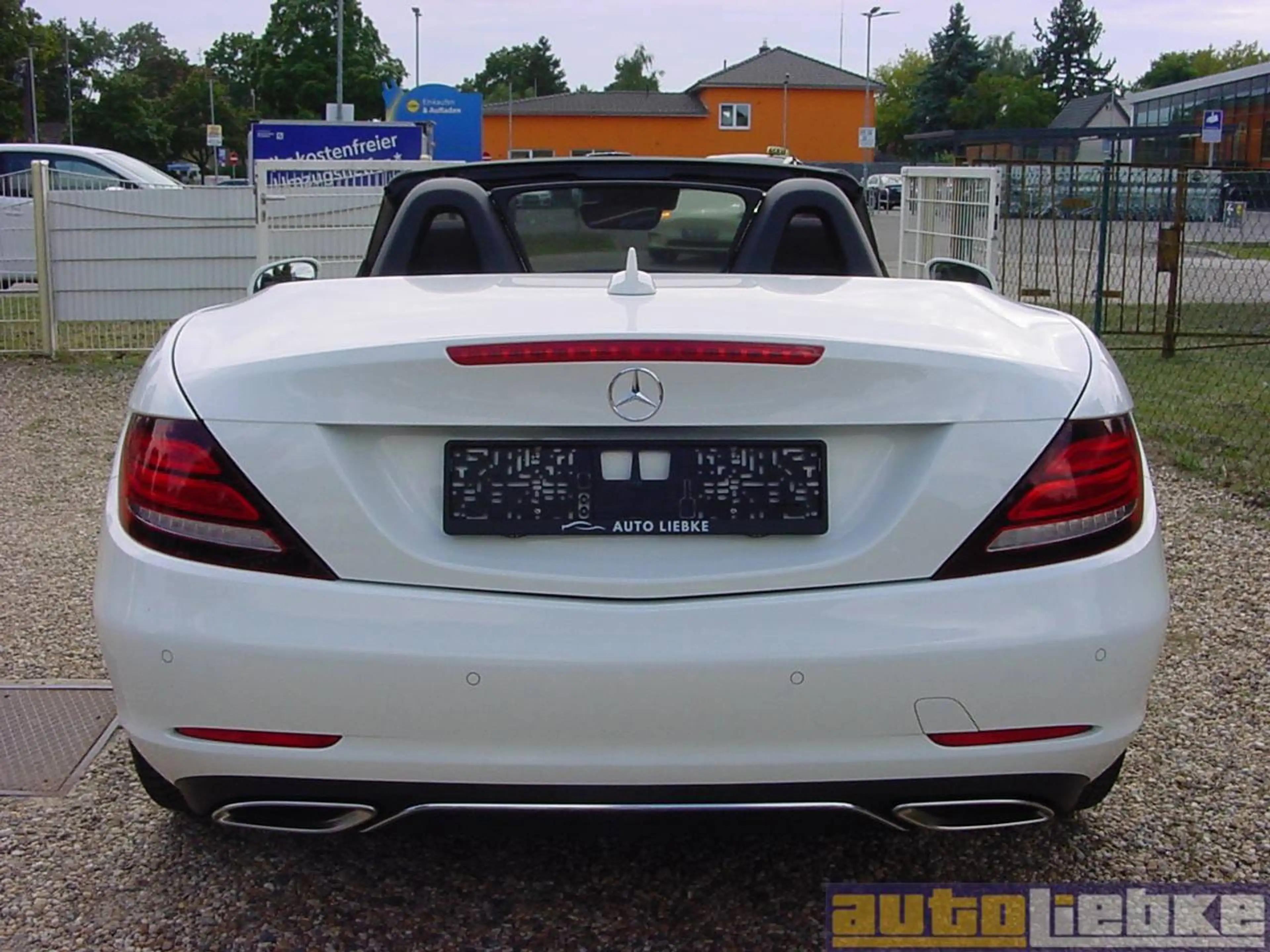 Mercedes-Benz SLC 180 LED,AIRSCARF,TW-A,LEDER,SHZ,PARK-ASS,BT,MB-SH! — photo 5