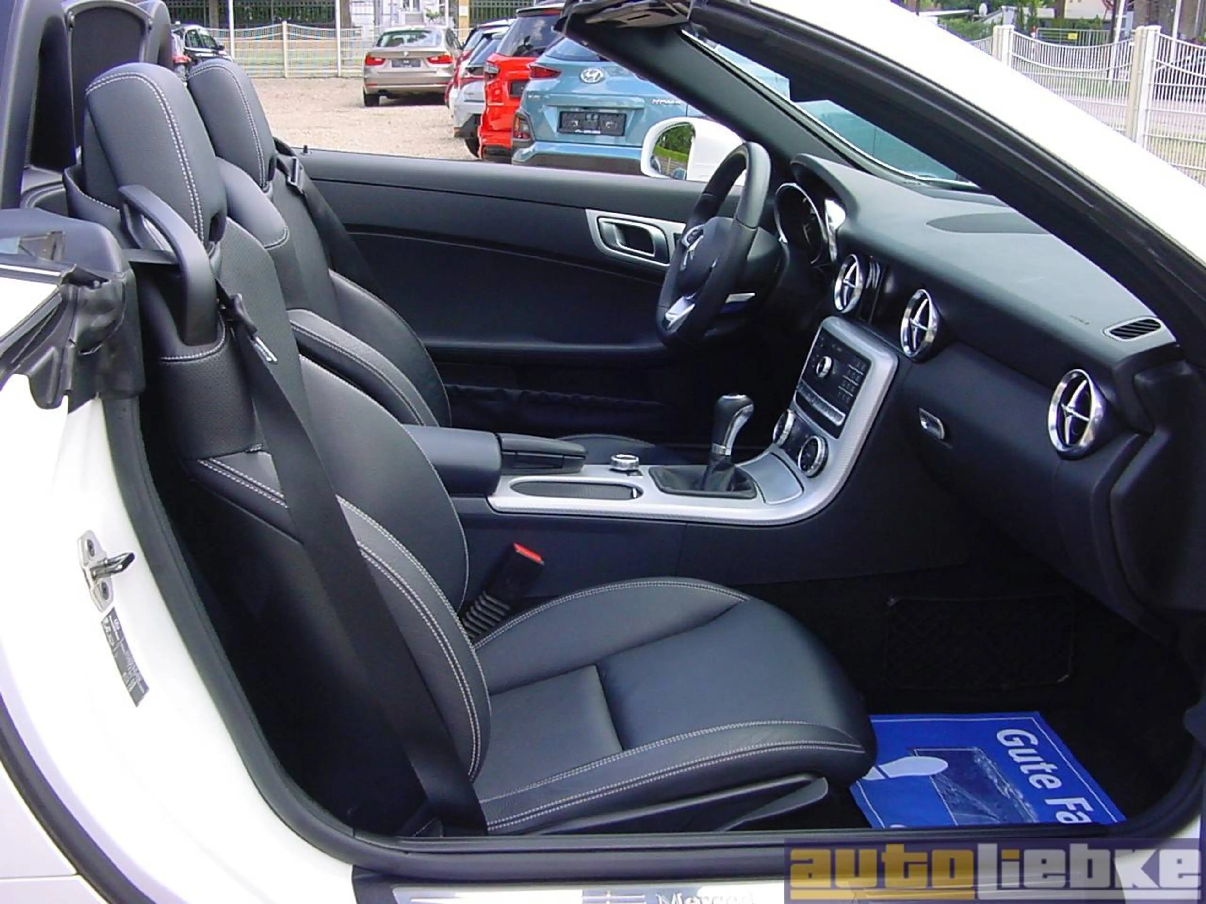 Mercedes-Benz SLC 180 LED,AIRSCARF,TW-A,LEDER,SHZ,PARK-ASS,BT,MB-SH! — photo 7