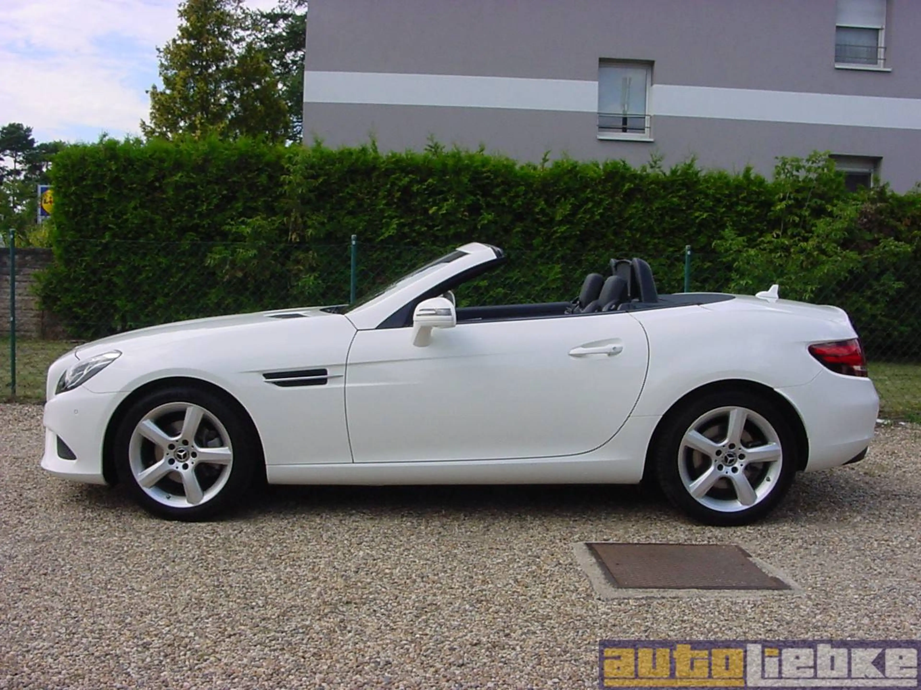 Mercedes-Benz SLC 180 LED,AIRSCARF,TW-A,LEDER,SHZ,PARK-ASS,BT,MB-SH! — photo 2