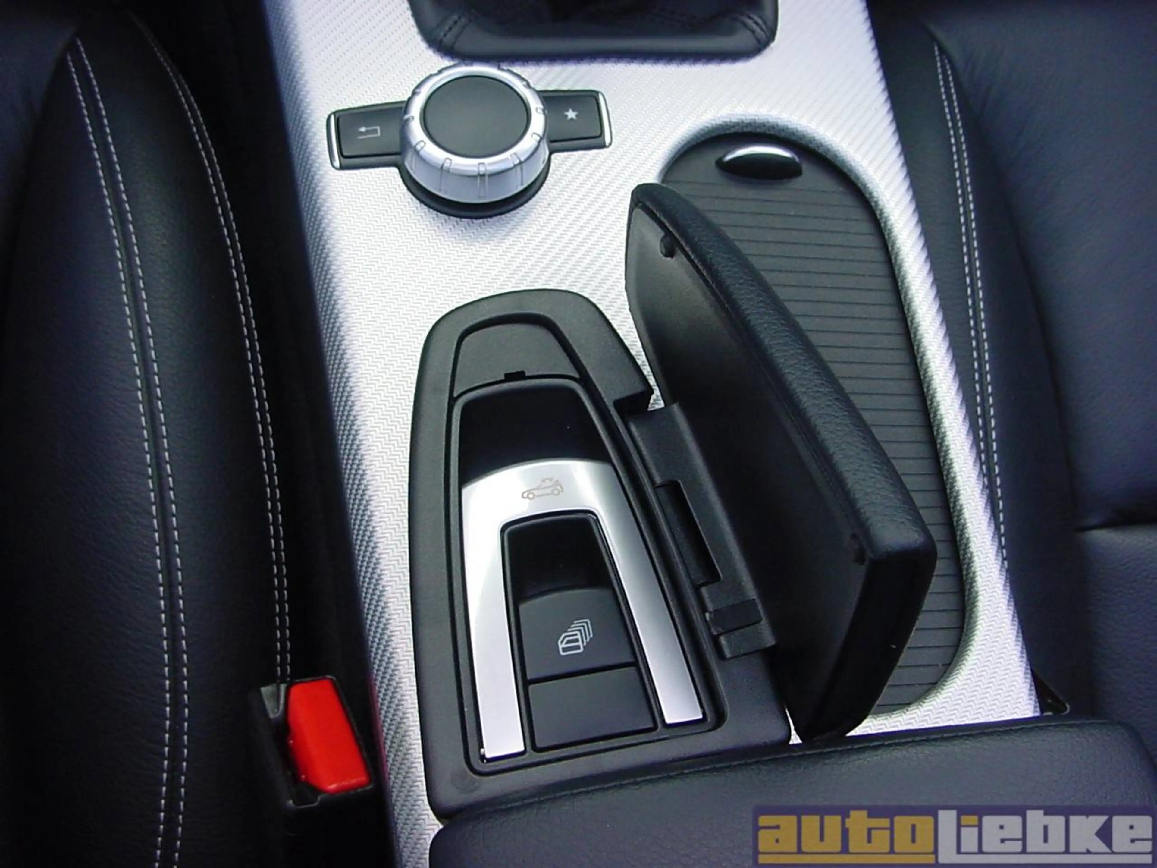 Mercedes-Benz SLC 180 LED,AIRSCARF,TW-A,LEDER,SHZ,PARK-ASS,BT,MB-SH! — photo 15
