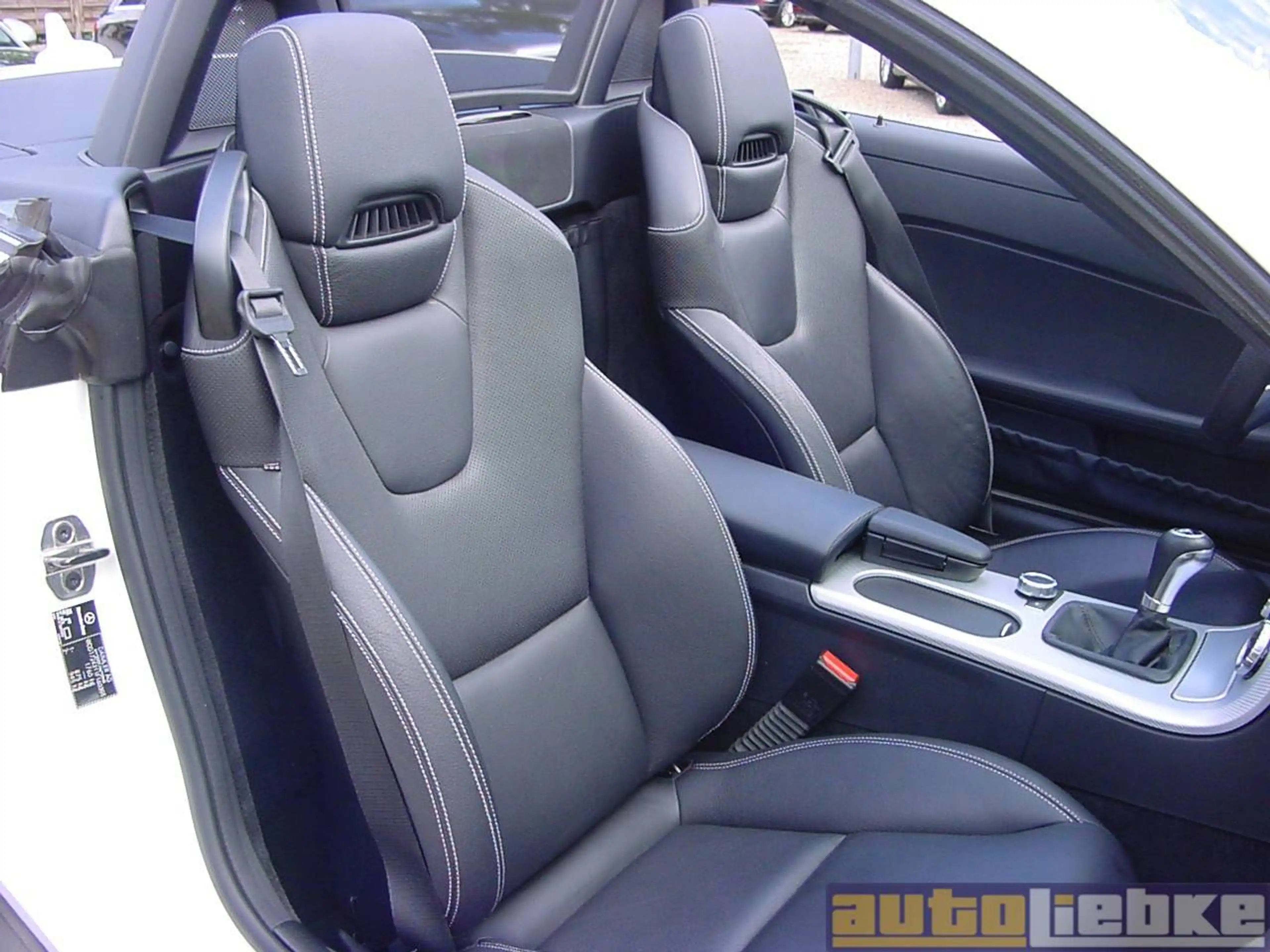 Mercedes-Benz SLC 180 LED,AIRSCARF,TW-A,LEDER,SHZ,PARK-ASS,BT,MB-SH! — photo 8
