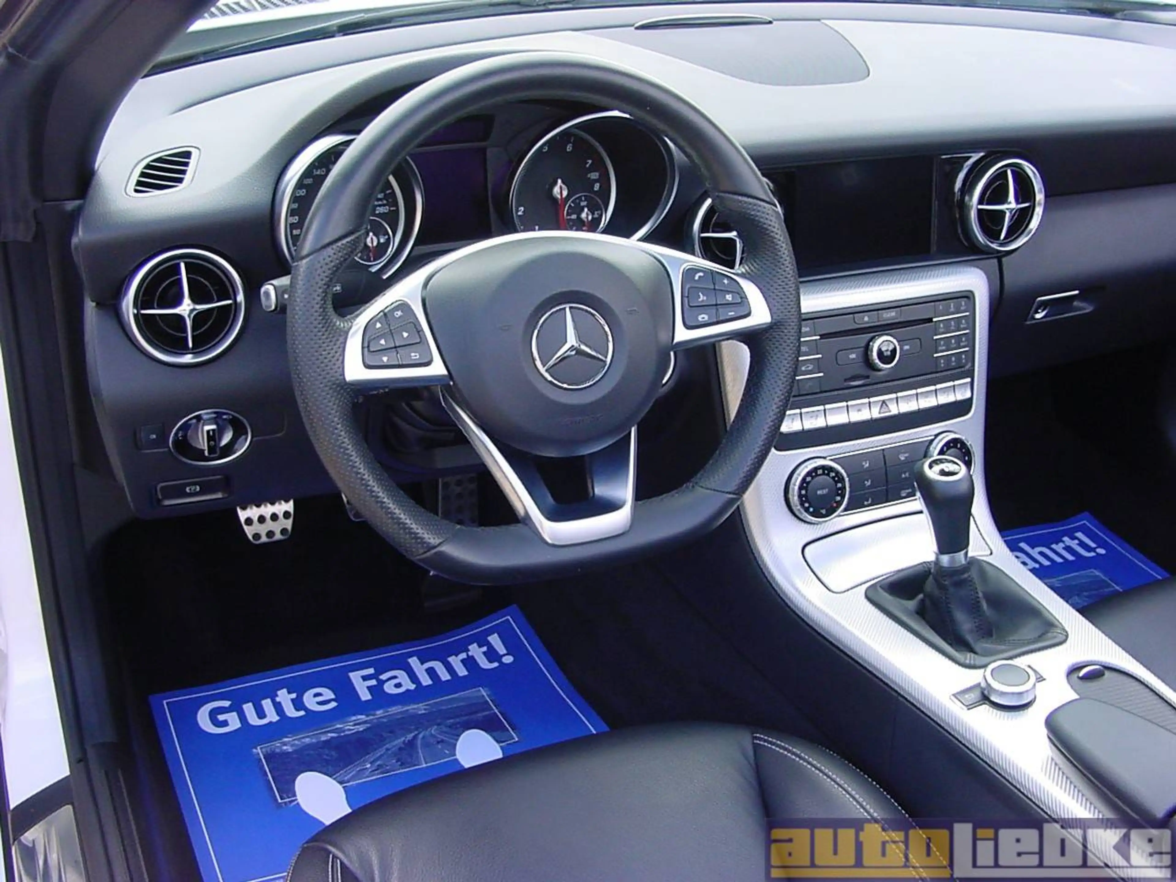 Mercedes-Benz SLC 180 LED,AIRSCARF,TW-A,LEDER,SHZ,PARK-ASS,BT,MB-SH! — photo 9