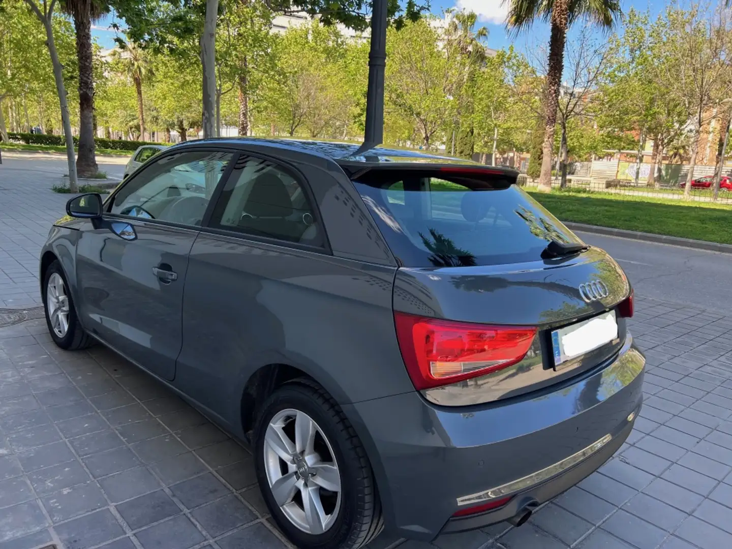 Audi A1 1.0 TFSI Active Kit Gris - 2